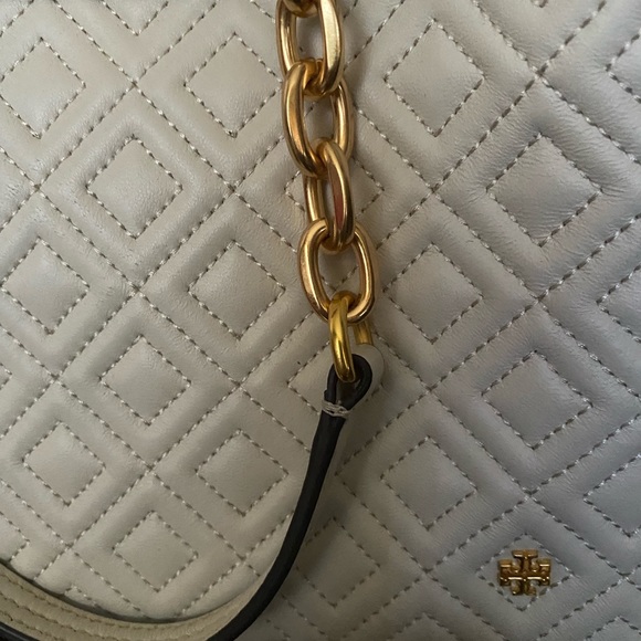 TORY BURCH
Fleming Small Leather Tote. New with tag - Picture 7 of 10